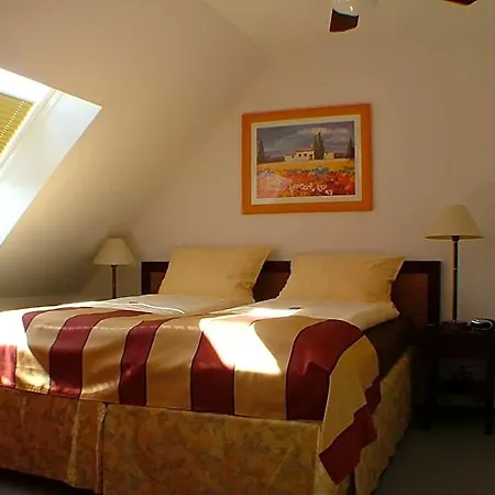 Garni Zur Lutherstadt Hotel 3*