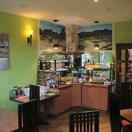 Garni Zur Lutherstadt Hotel 3*