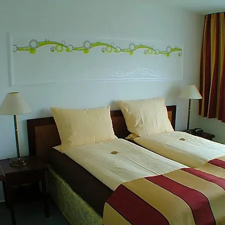 Garni Zur Lutherstadt Hotel 3*